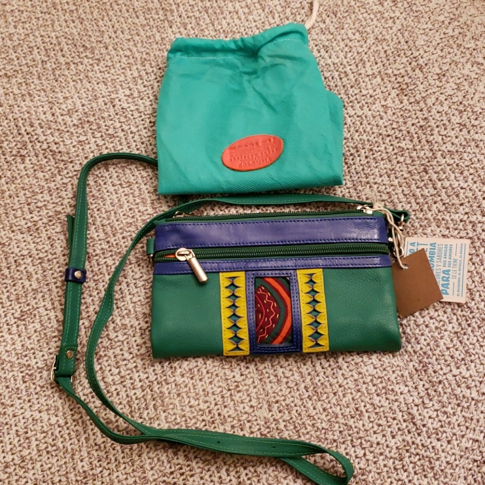 BOSSLEY COLOMBIAN WALLET CROSSBODY